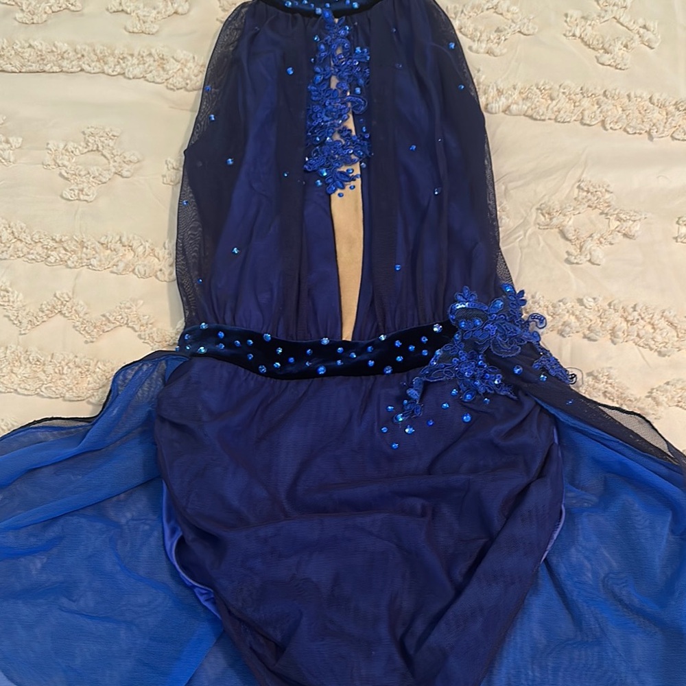 Elegant Blue Evening Gown with Lace Details